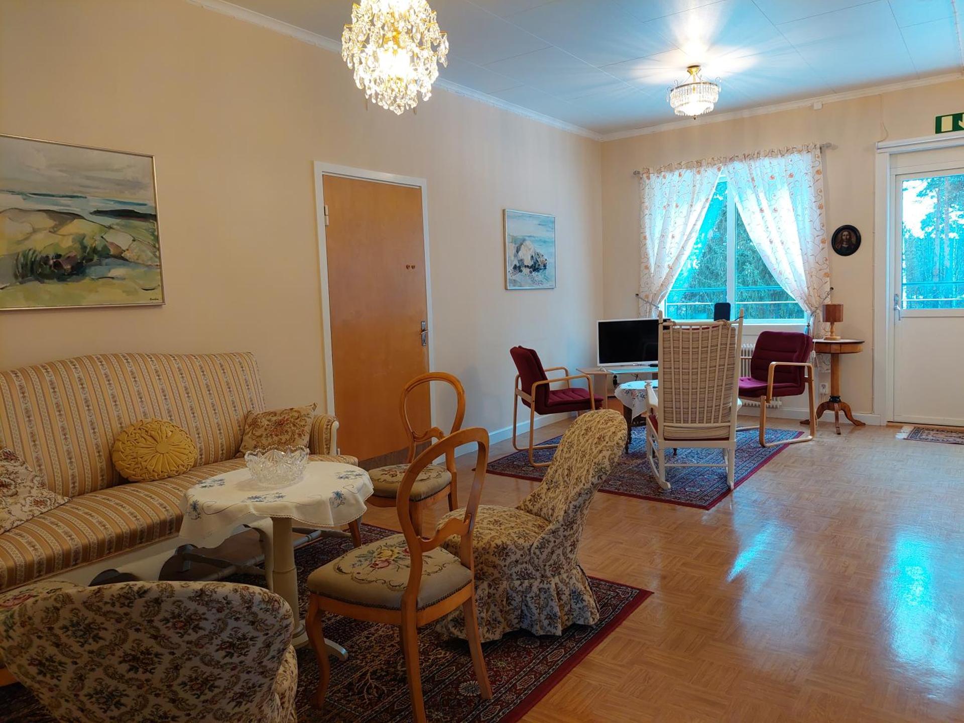 Communal lounge/ TV room