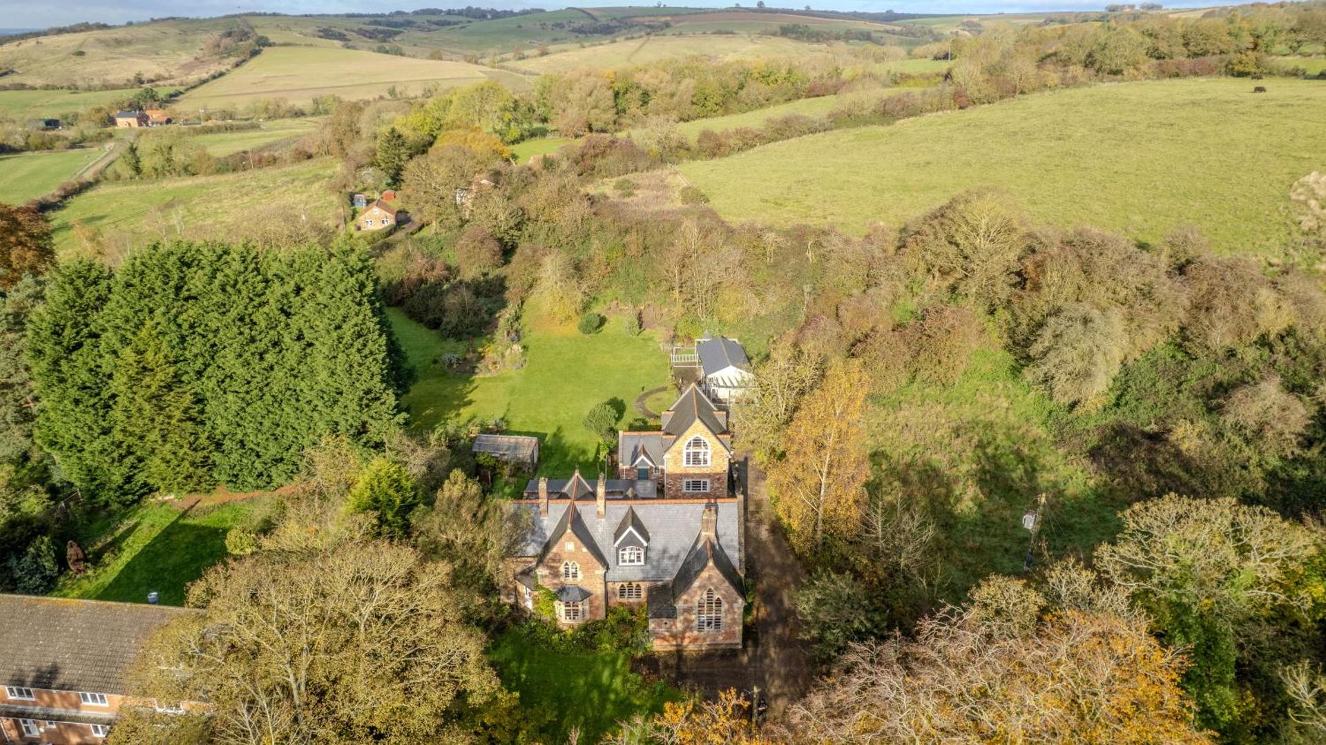 Country House with 7 bedrooms and 3 buildings