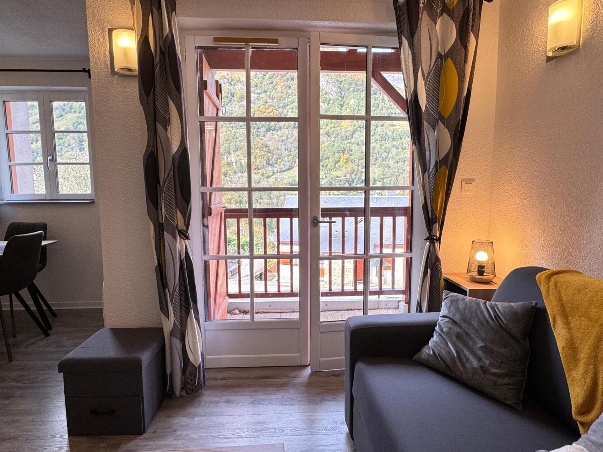 T2 + alcôve. Balcon. Parking couvert. Piscine été.