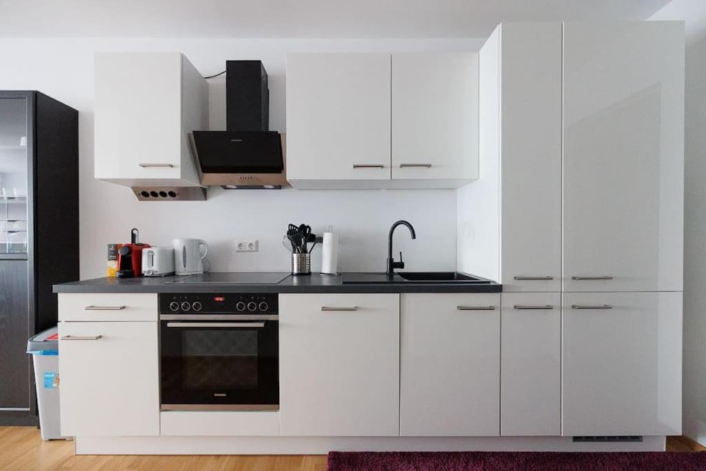 NEW! Convenient ViennaLove Apartment WienMeidling