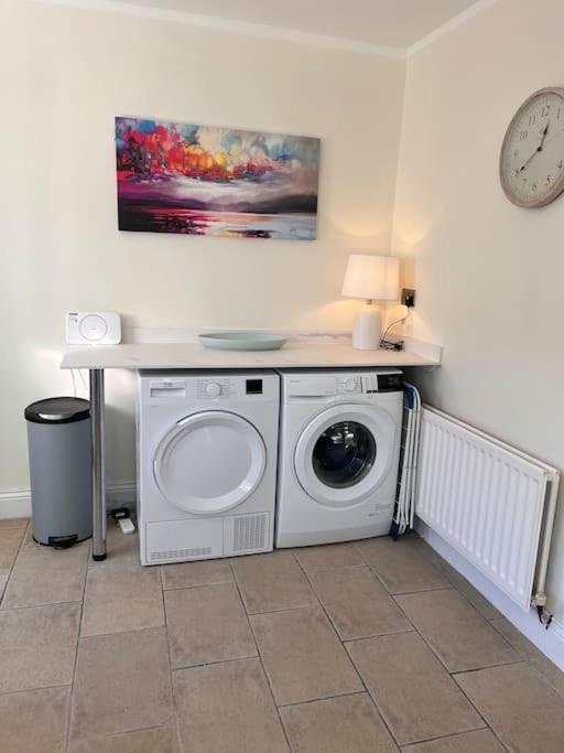 Amazing sea views and hot tub