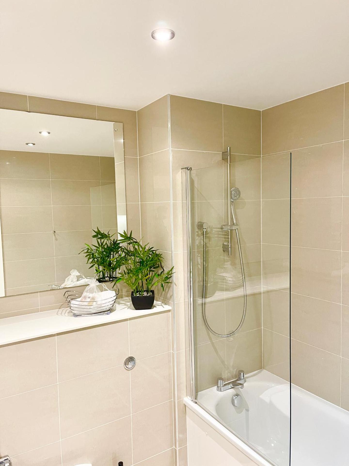 Urban Gateway Spacious Apartment with free parking