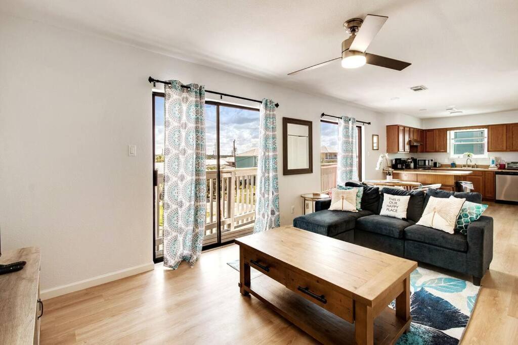 Deeded Beach Access in Heart of GS and 10 min Walk to Hangout