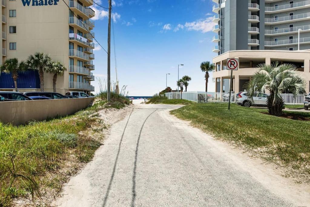 Deeded Beach Access in Heart of GS and 10 min Walk to Hangout