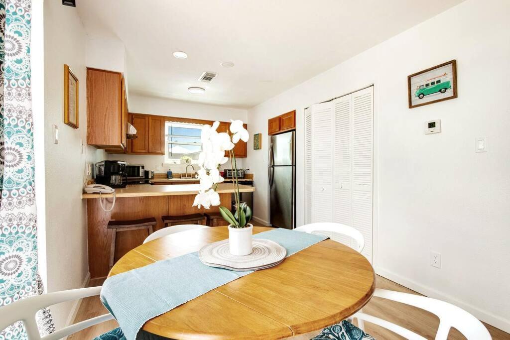 Deeded Beach Access in Heart of GS and 10 min Walk to Hangout