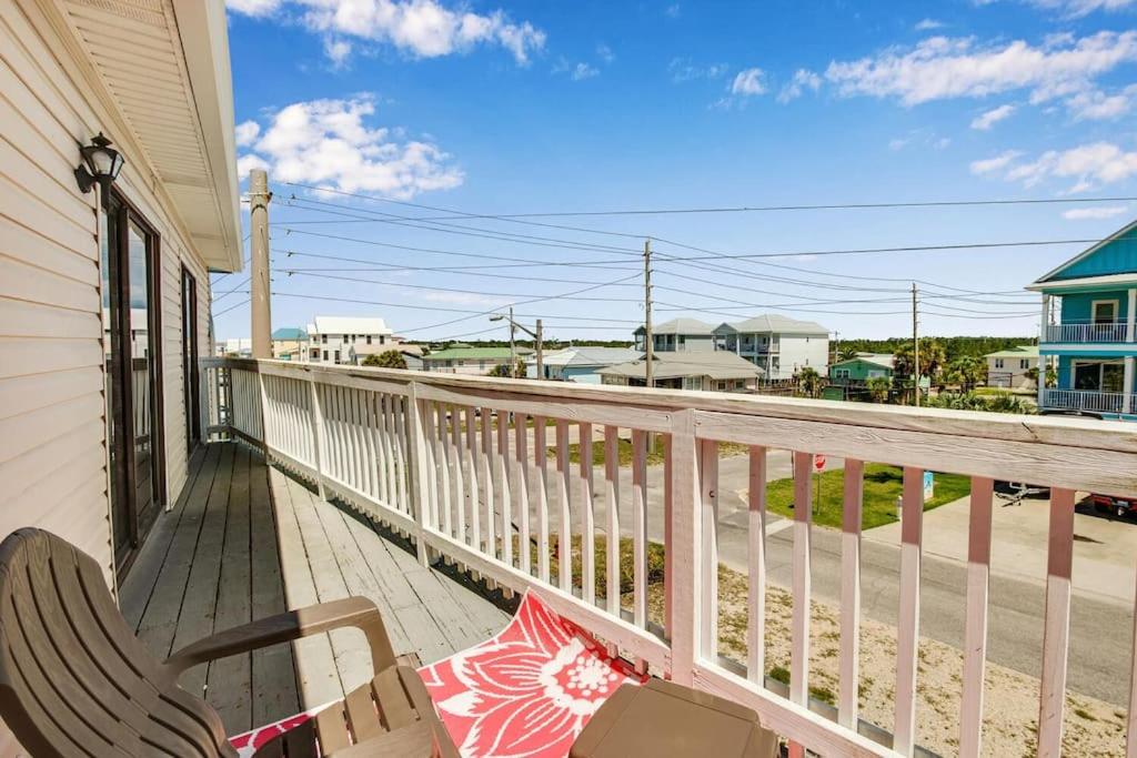 Deeded Beach Access in Heart of GS and 10 min Walk to Hangout