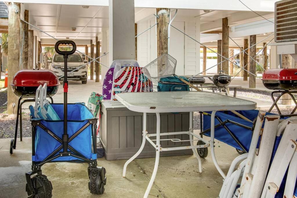 Deeded Beach Access in Heart of GS and 10 min Walk to Hangout