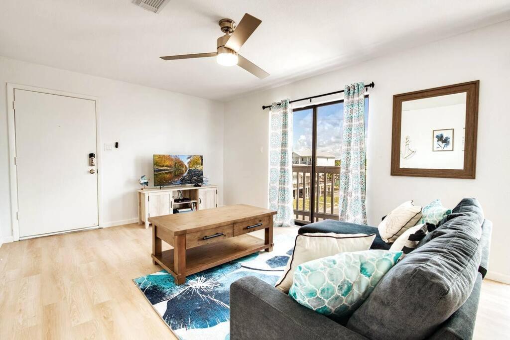 Deeded Beach Access in Heart of GS and 10 min Walk to Hangout