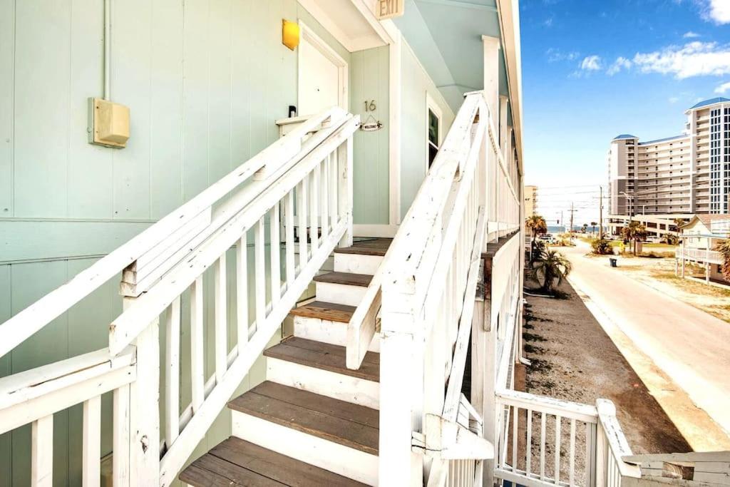 Deeded Beach Access in Heart of GS and 10 min Walk to Hangout