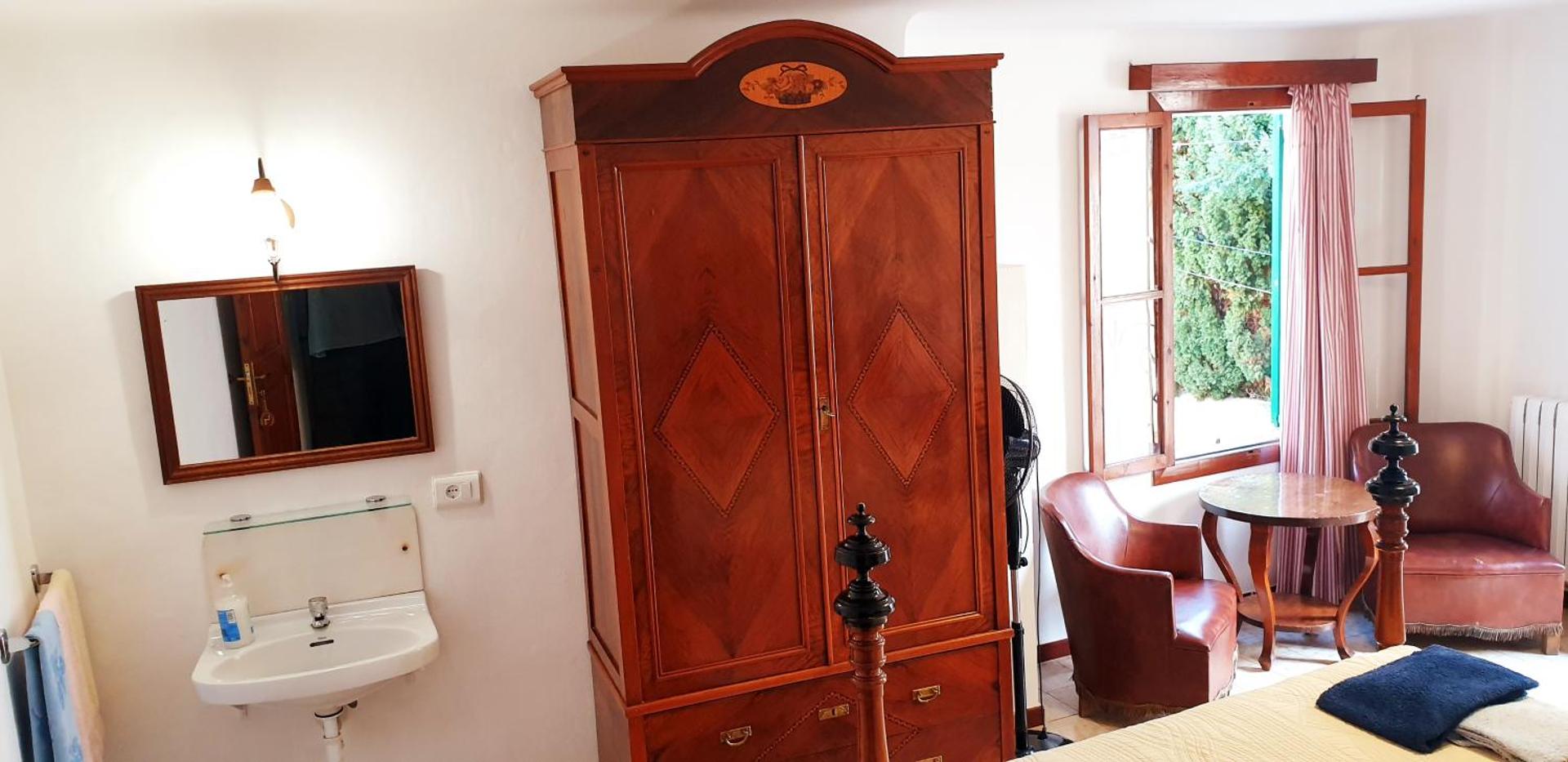 Triple Room with Shared Bathroom