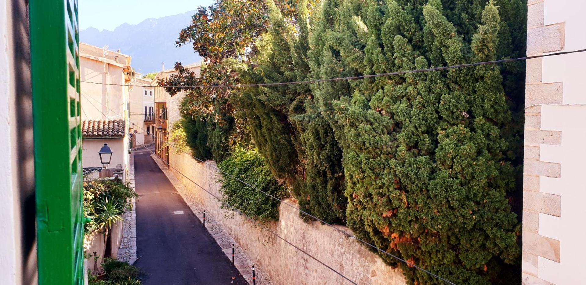 Triple Room with Shared Bathroom