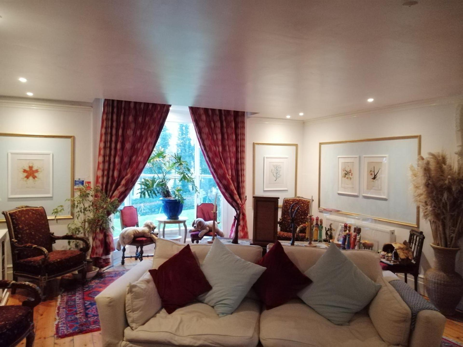 Communal lounge/ TV room