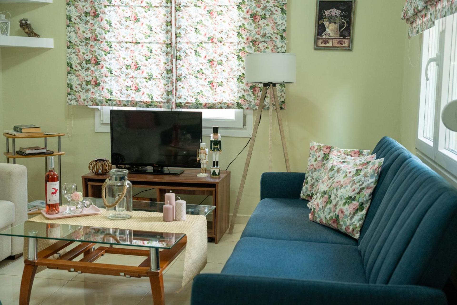 Communal lounge/ TV room