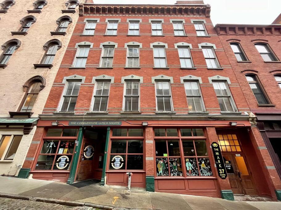 Downtown Albany 1 Bed + Workstation @ Maiden Lane