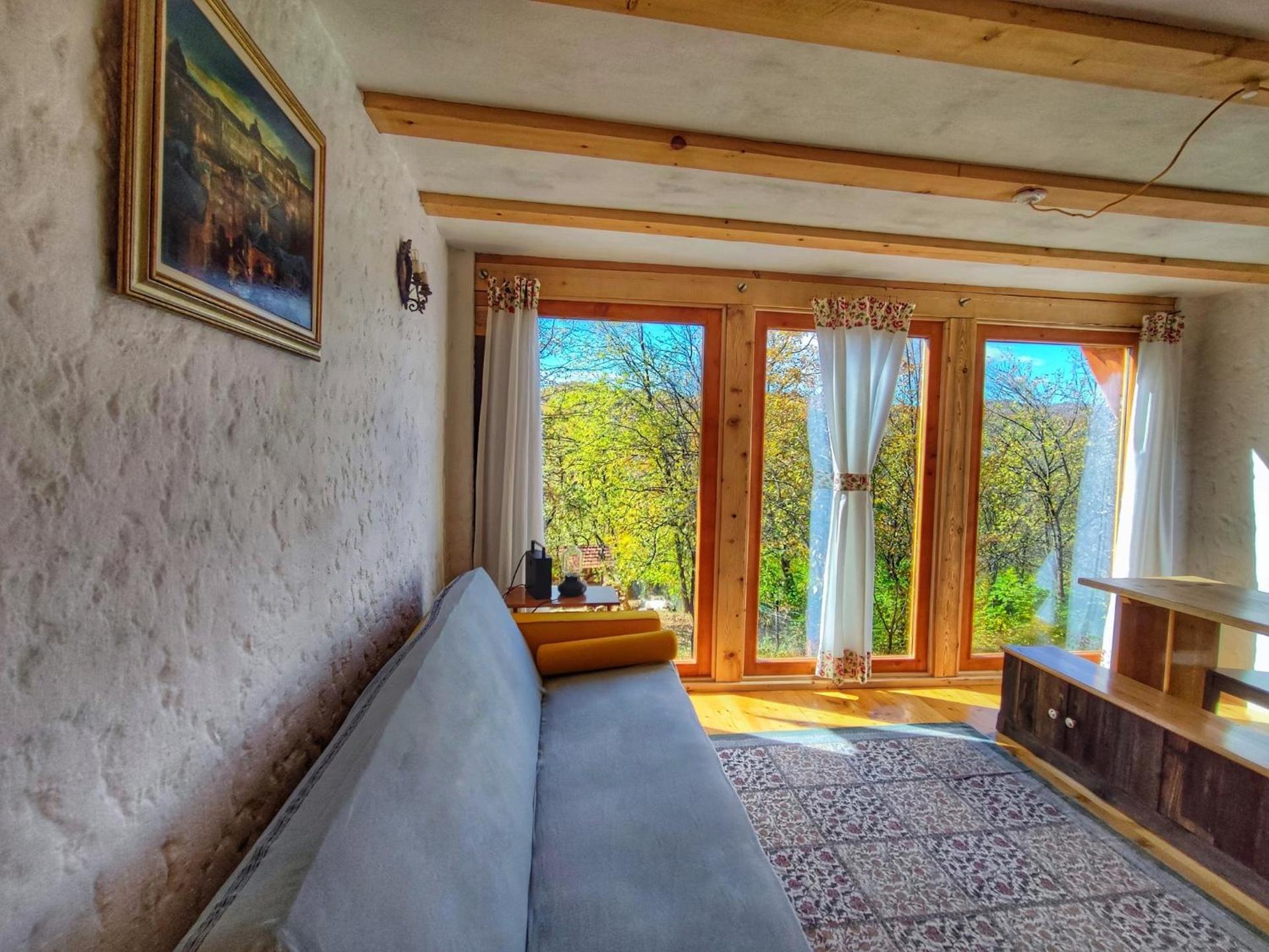 La sat - Blândă Mărie