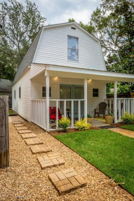 Beach Barn - 5min to Pcola Beach , Full Kitchen