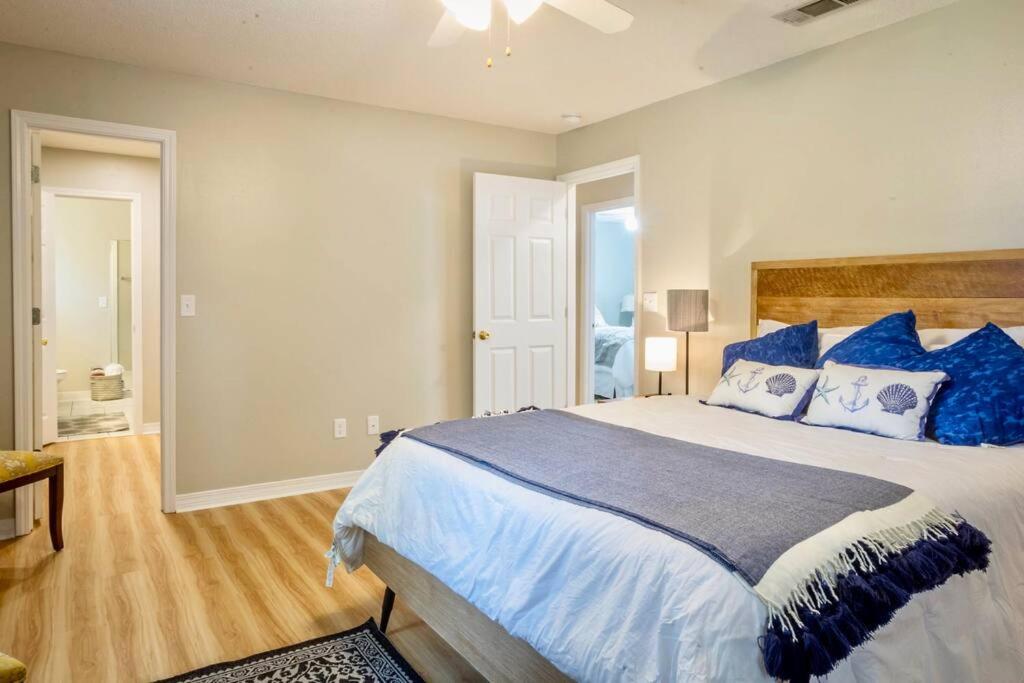 Life's a Breeze - 5min to Pcola Beach , Families