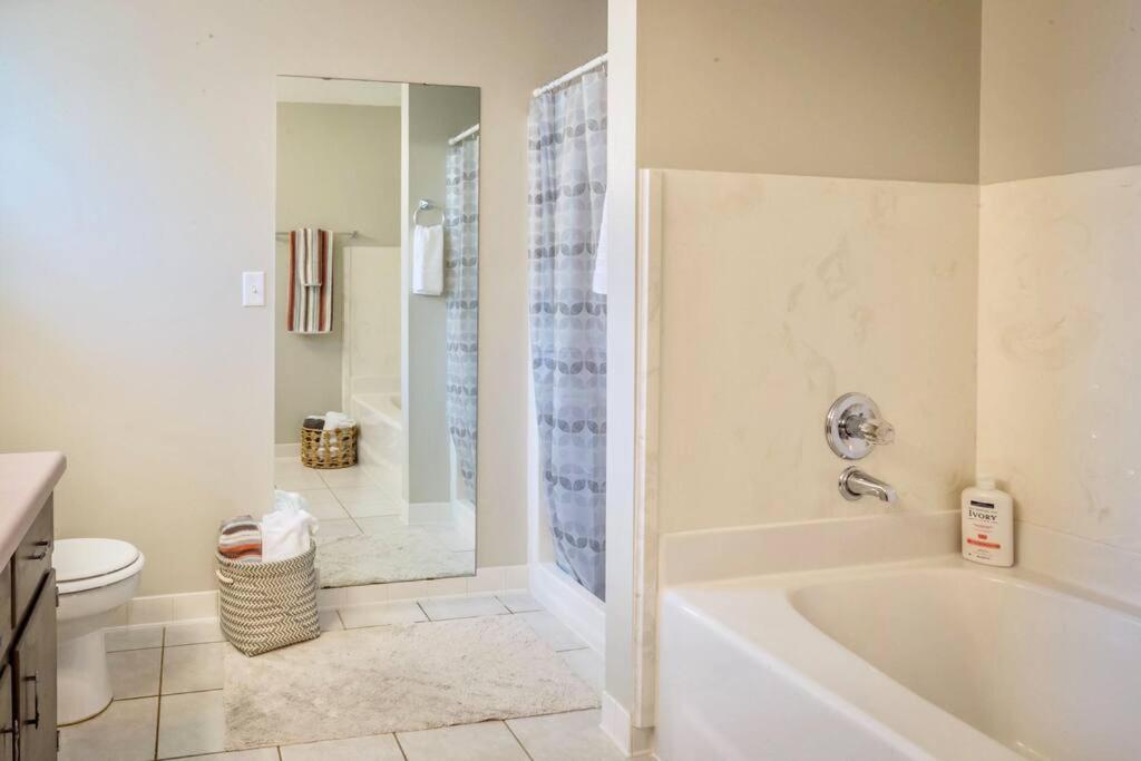 Life's a Breeze - 5min to Pcola Beach , Families