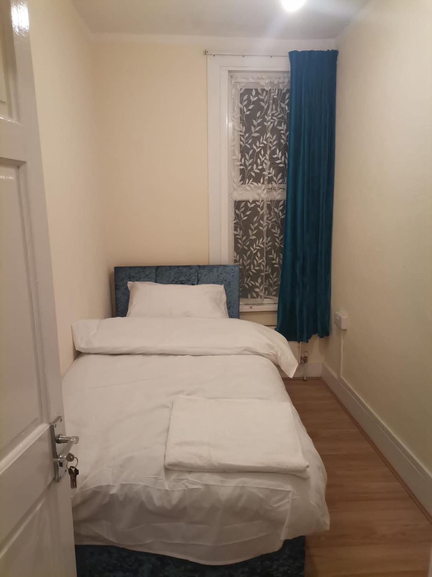 Double Room near London Seven Kings Train Station