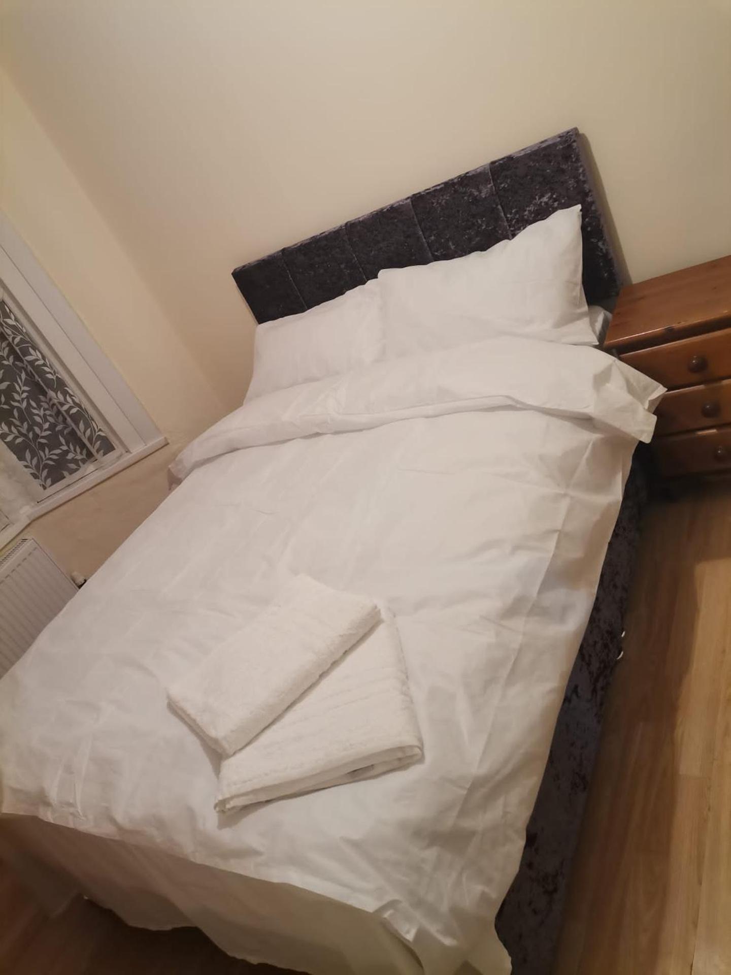 Double Room near London Seven Kings Train Station