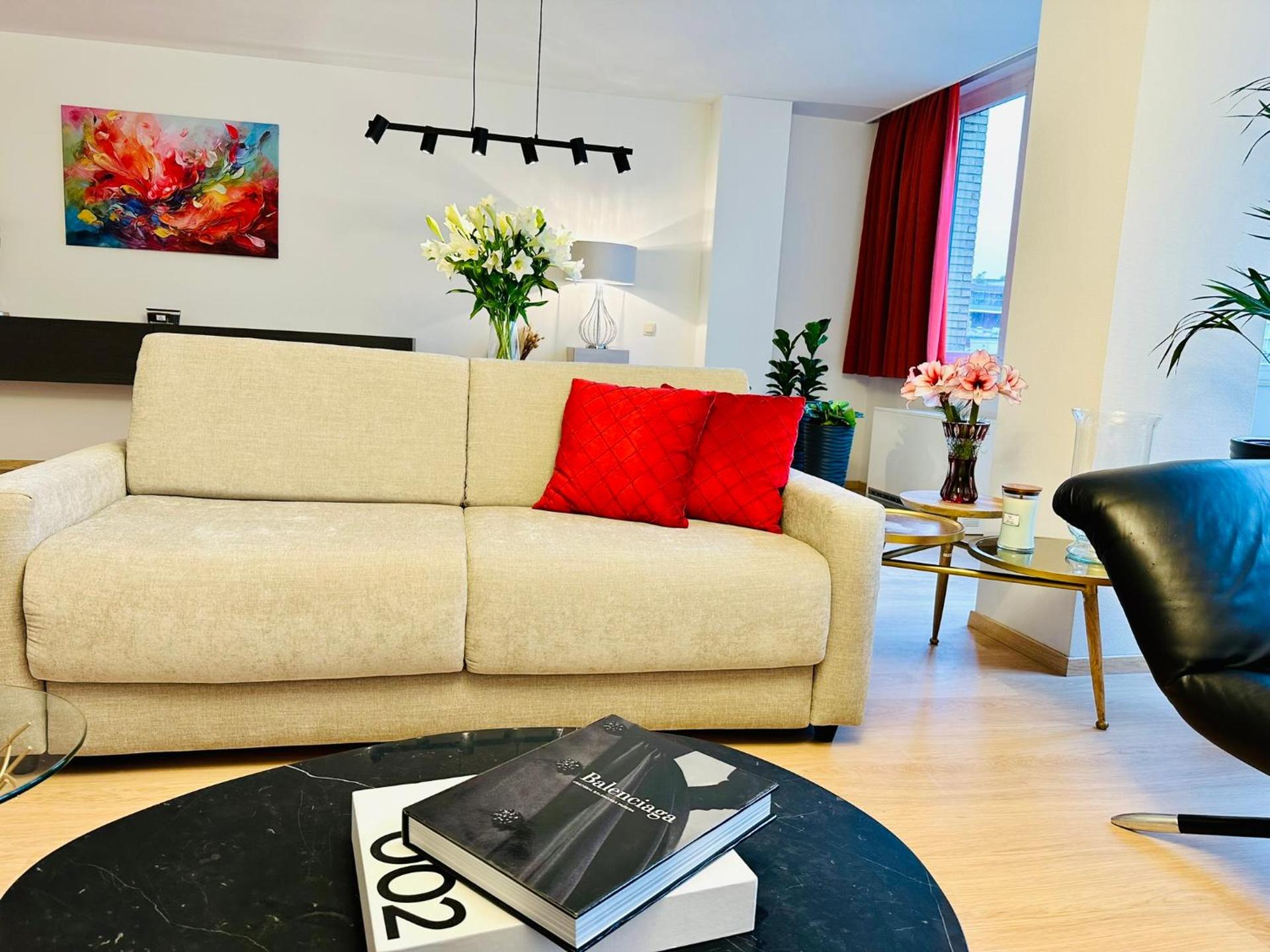 Urbanstay Suites Grand Place Luxury Apartment