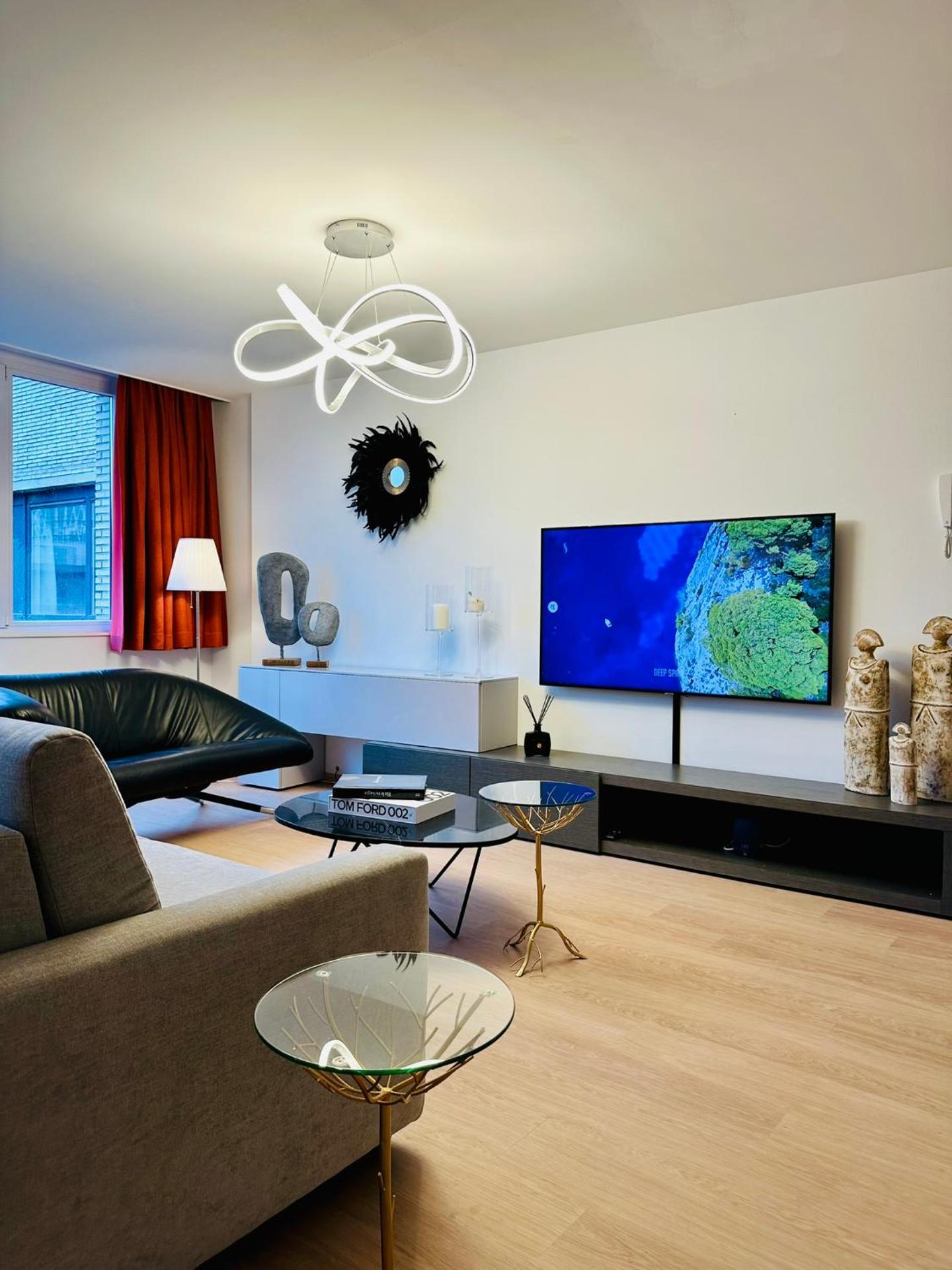 Urbanstay Suites Grand Place Luxury Apartment