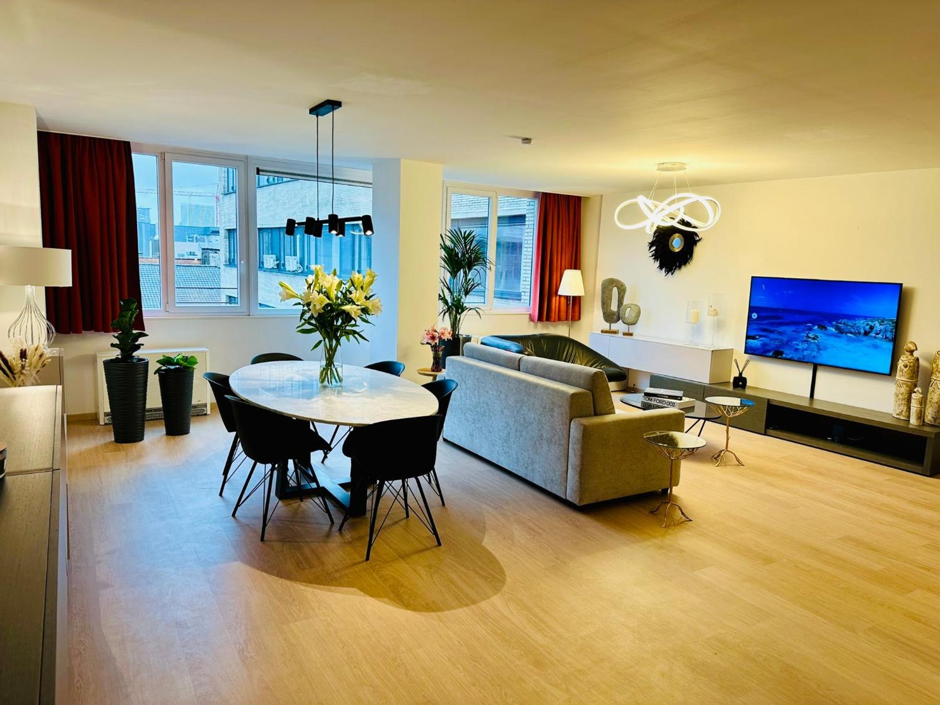 Urbanstay Suites Grand Place Luxury Apartment