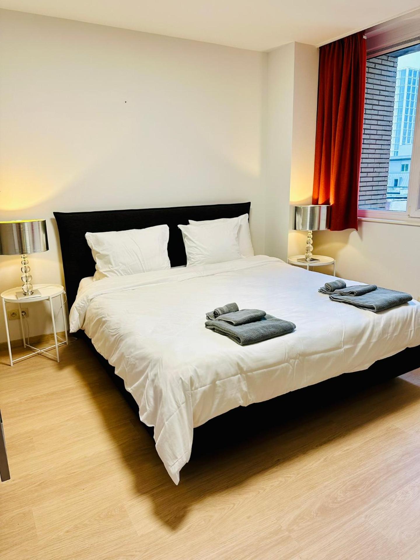 Urbanstay Suites Grand Place Luxury Apartment