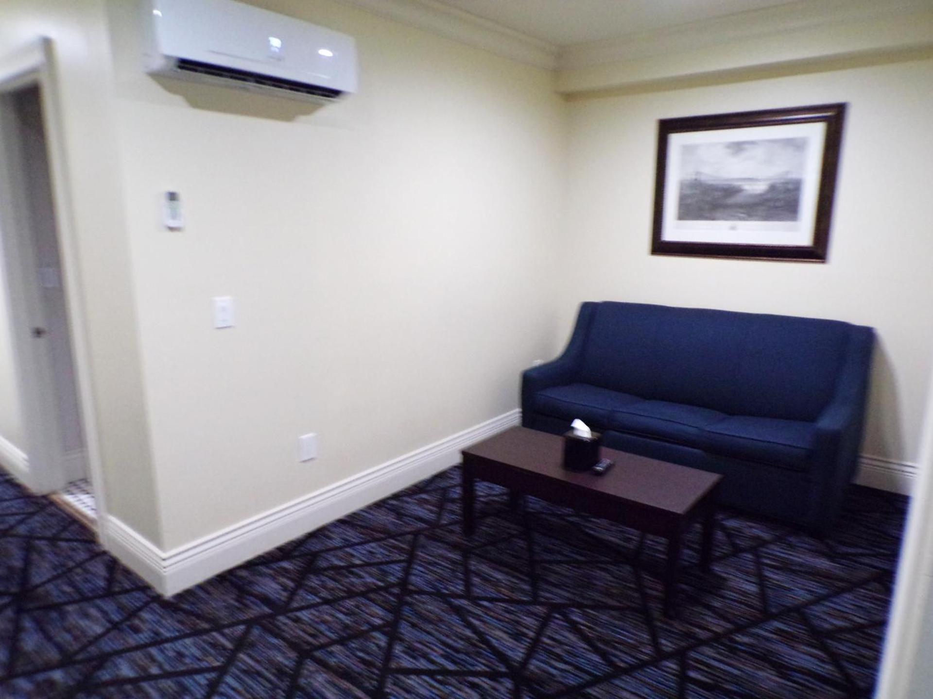 Niagara Crossing Hotel and Spa