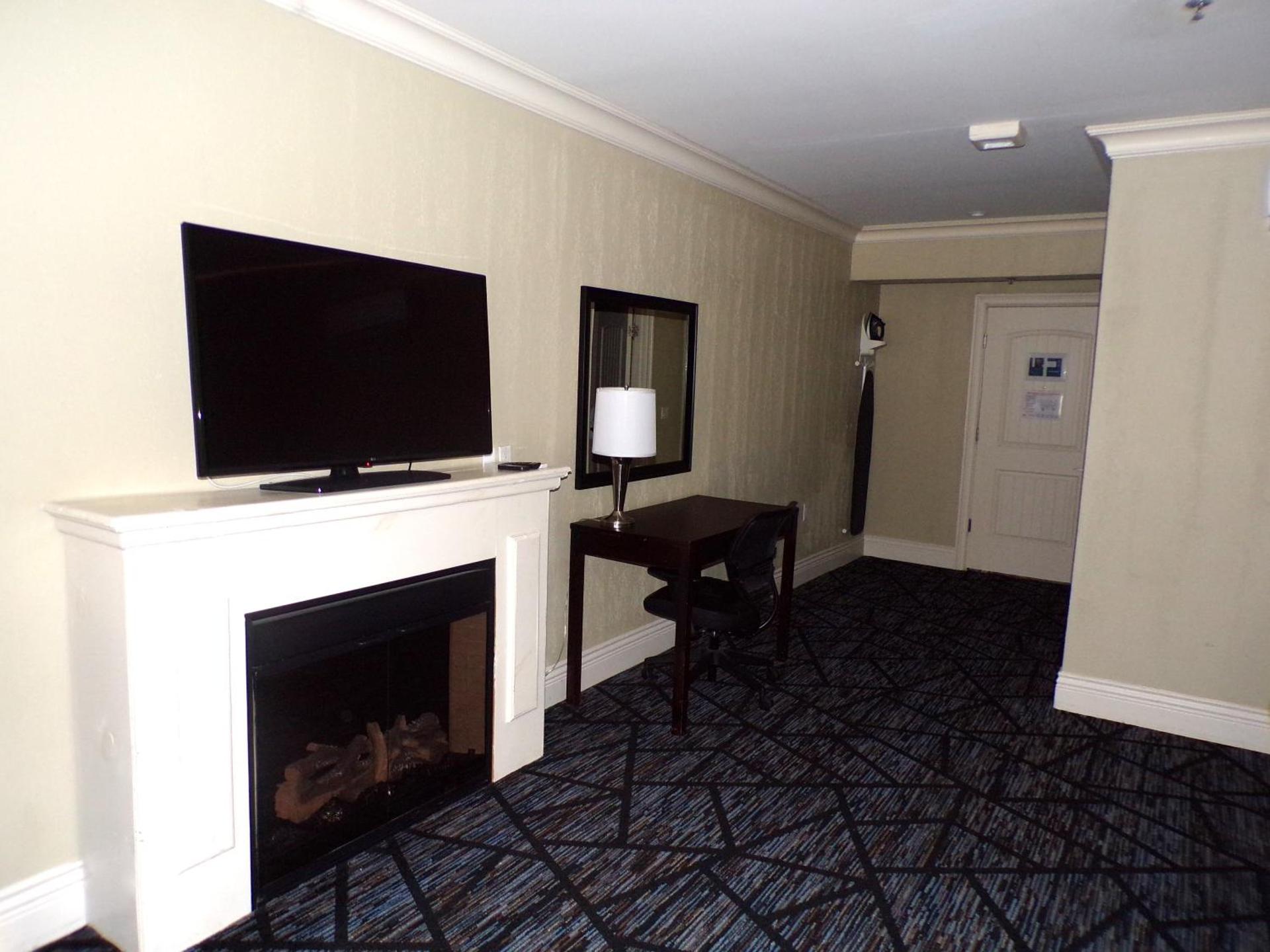 Niagara Crossing Hotel and Spa