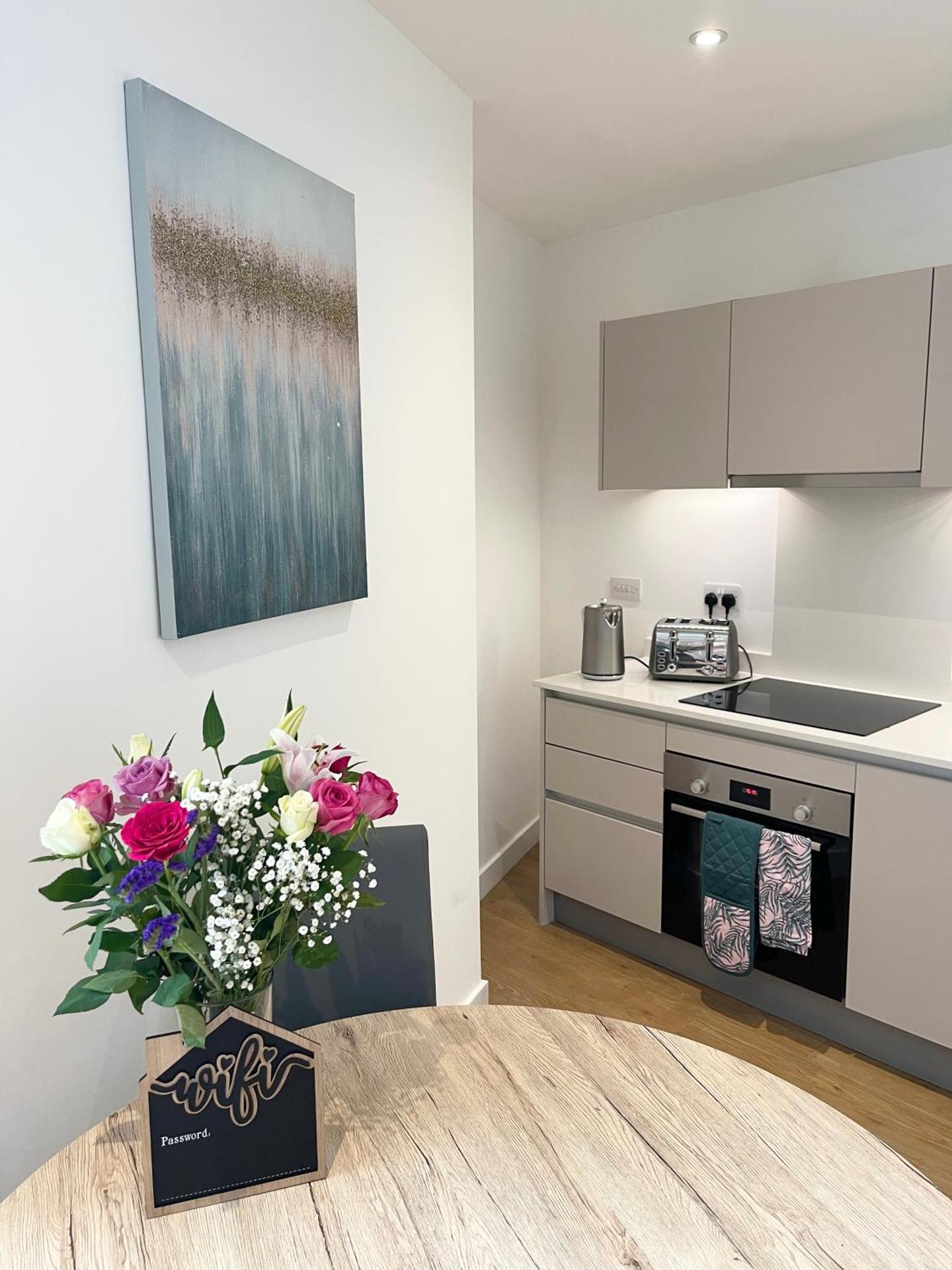 Urban Gateway Spacious Apartment with free parking