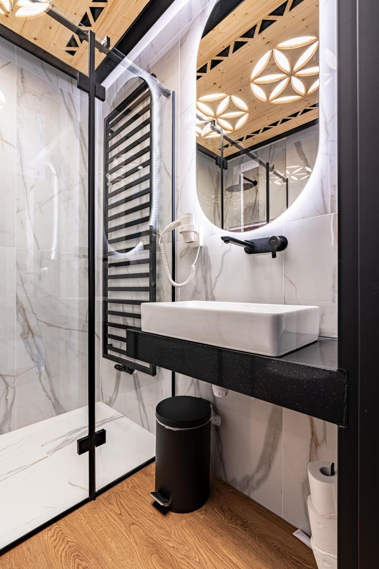 Apartment with Mountain View