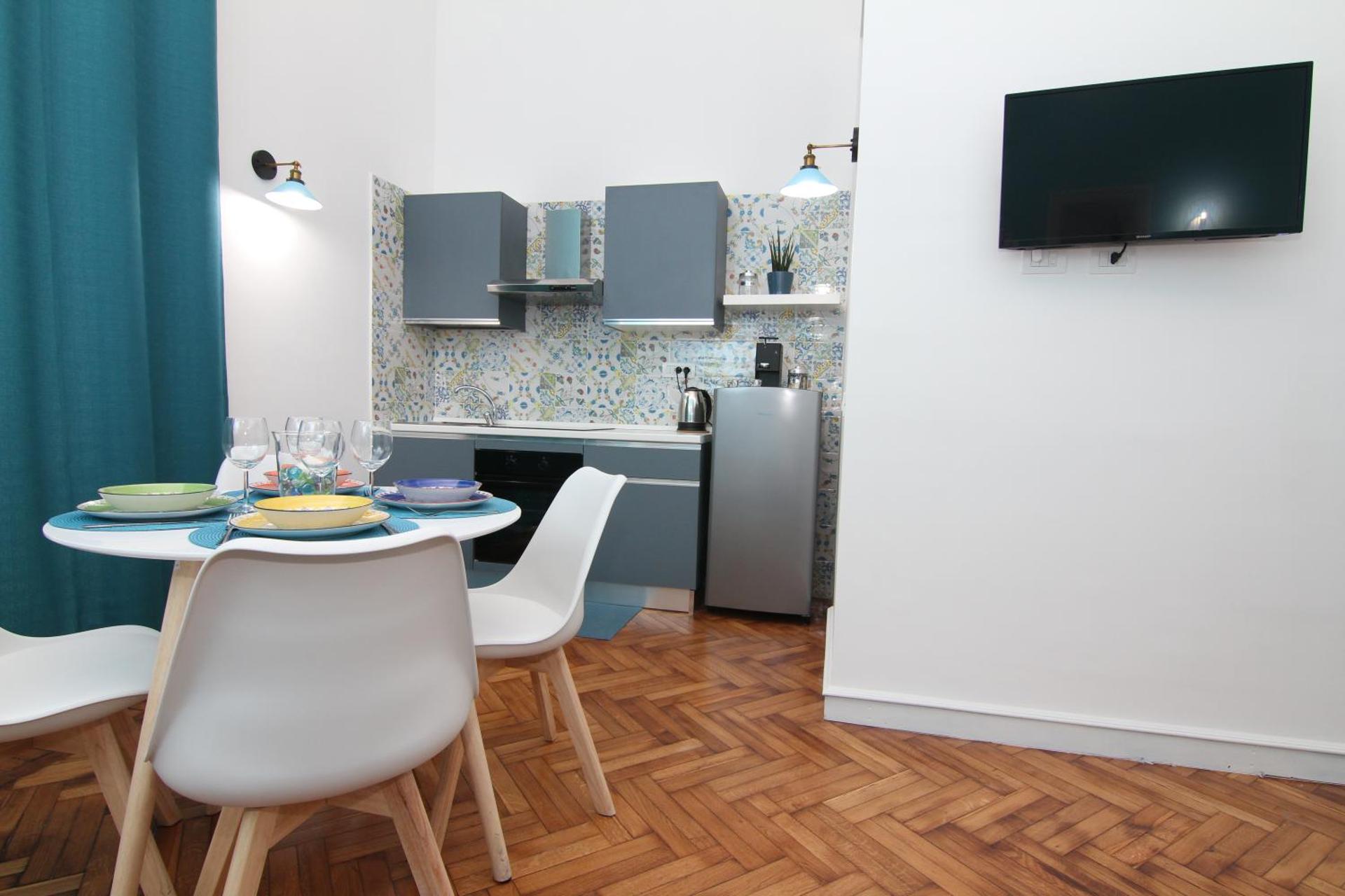 Kitchen or kitchenette