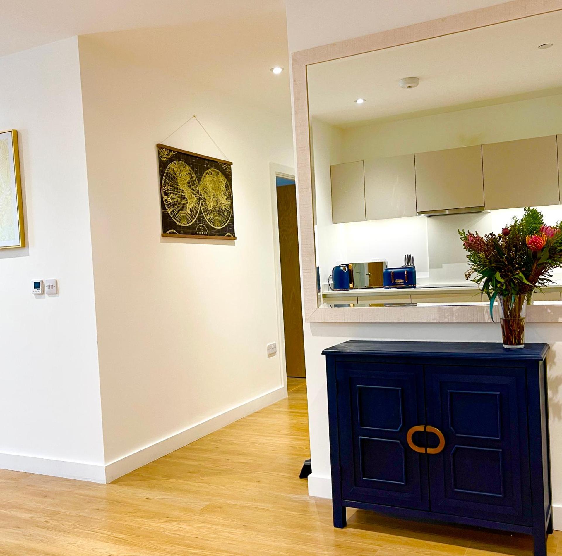 Urban Gateway Spacious Apartment with free parking