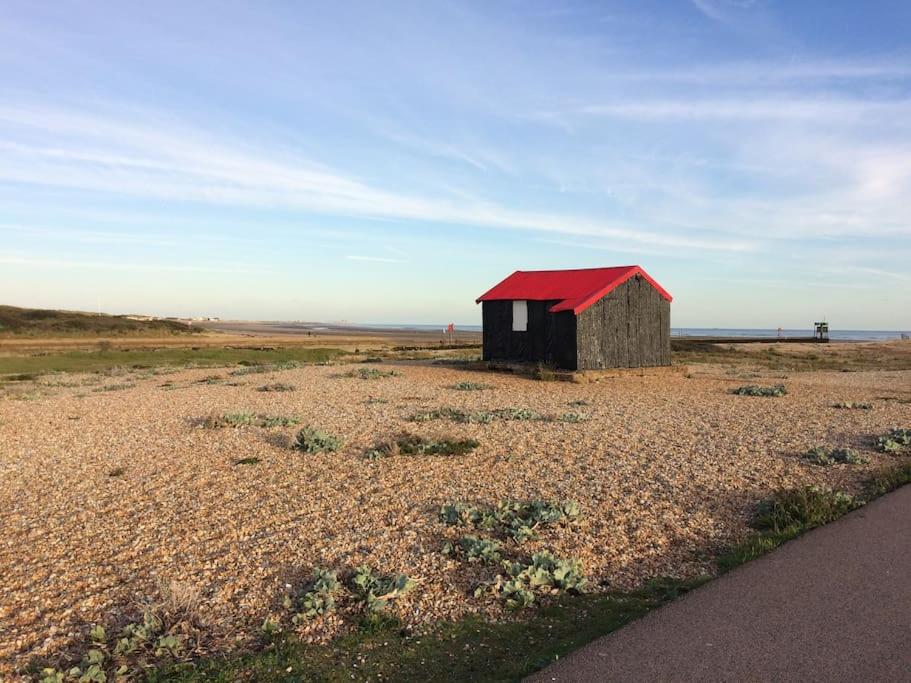 Cedarwood, an intimate and romantic cabin for two.