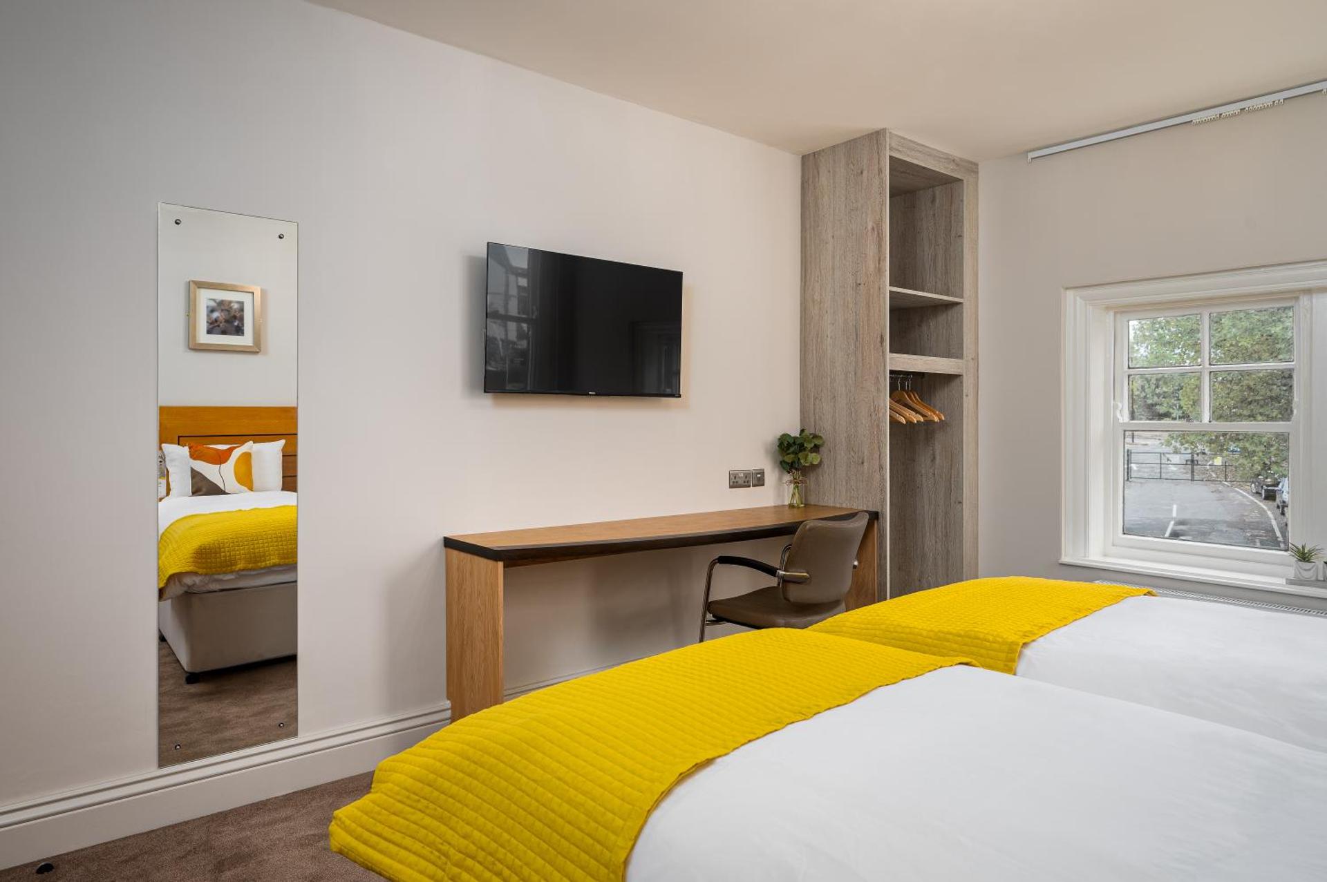 Communal lounge/ TV room