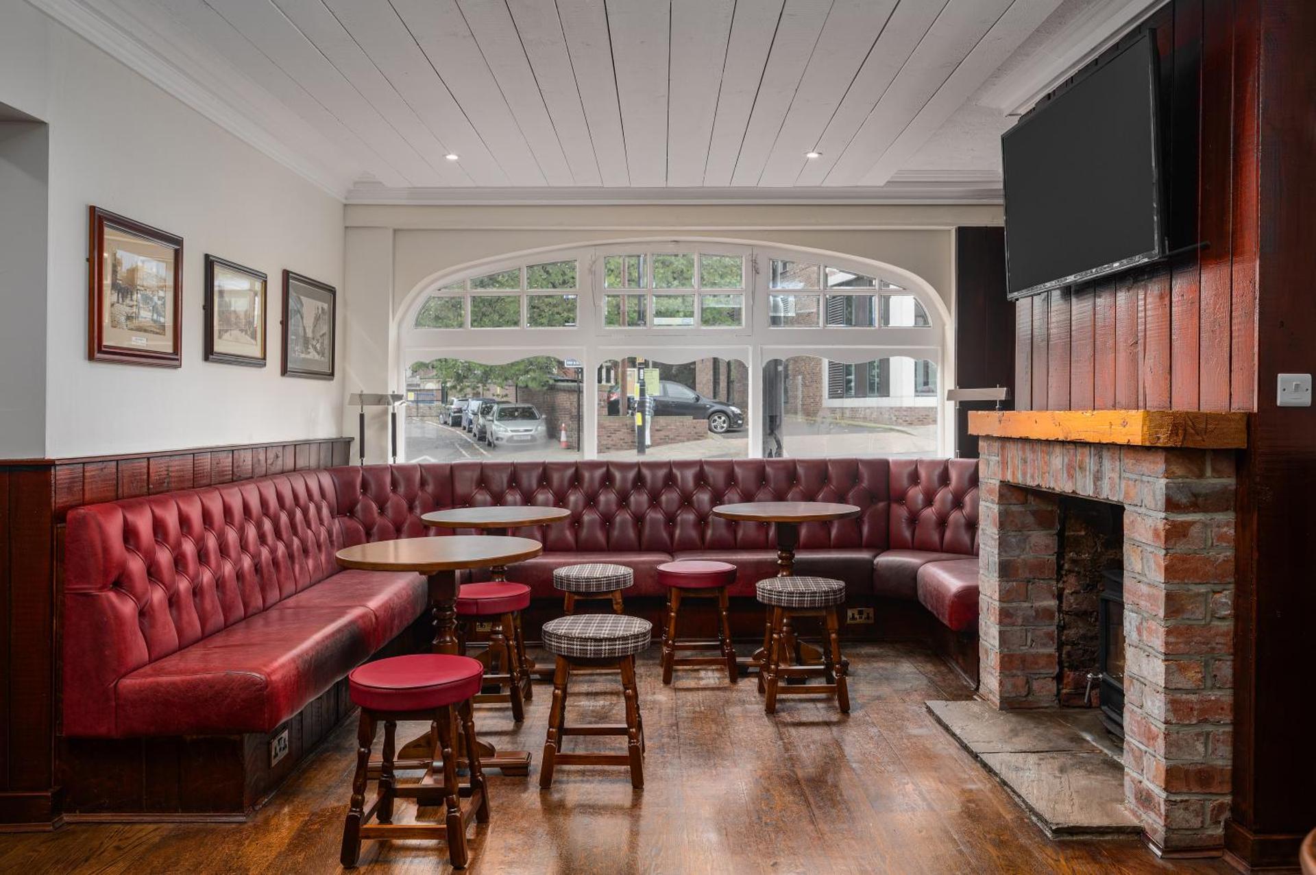 Communal lounge/ TV room