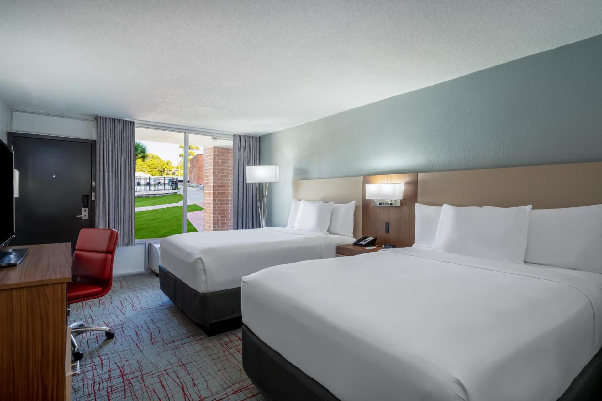 Queen Room with Two Queen Beds and Garden View, Non-Smoking