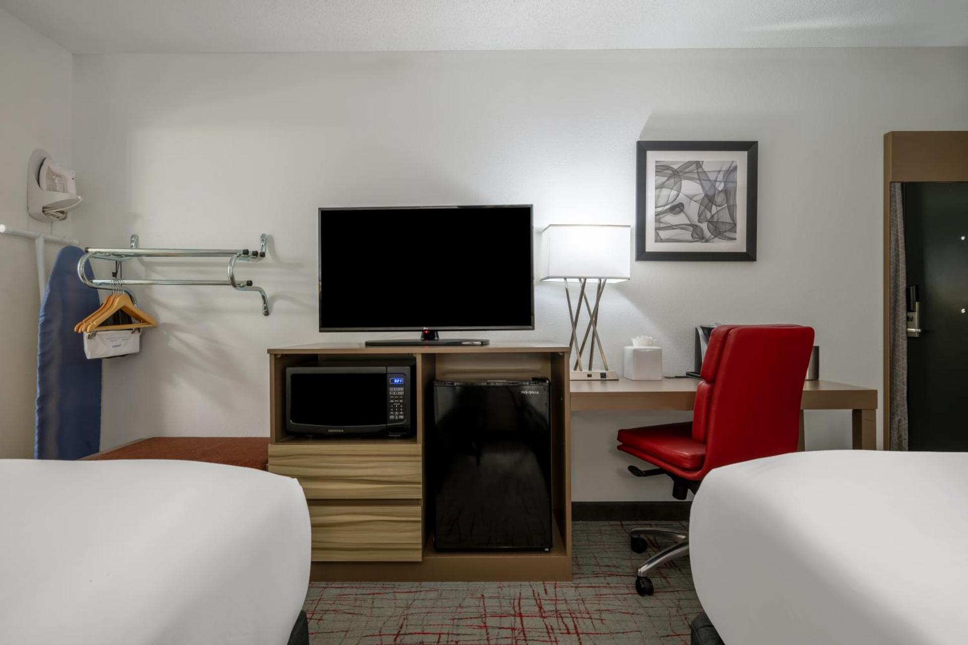 King Suite with Mobility Access and Roll-In Shower, Non-Smoking