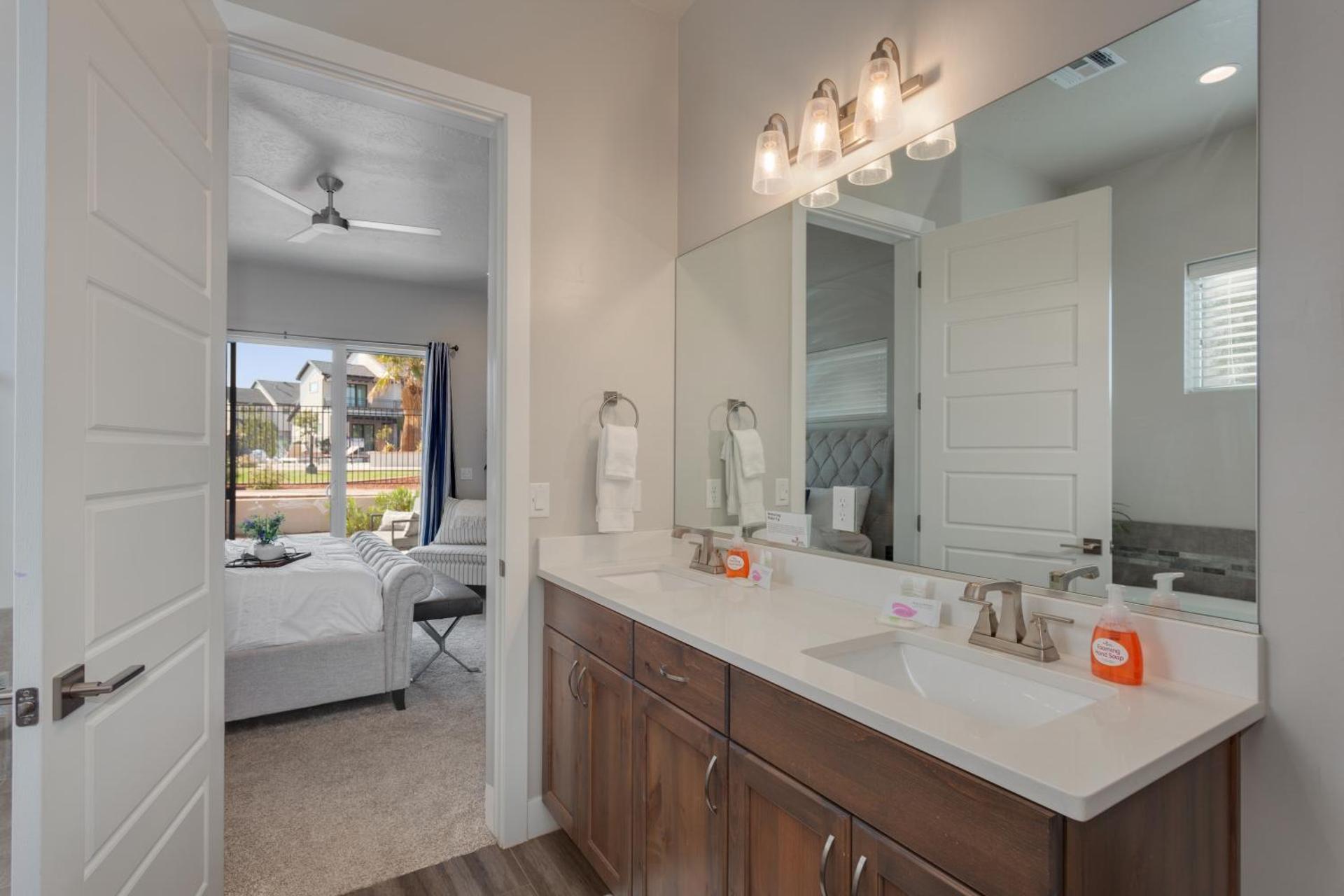 Ocotillo Springs 18 Sleeps 23, Community Pool and Hot Tub, Beautiful View of Ocotillo Springs Amenities