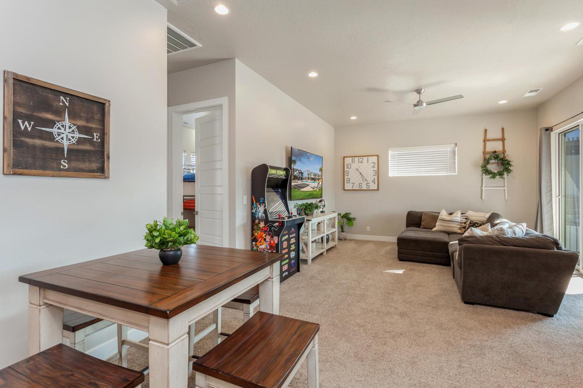 Ocotillo Springs 18 Sleeps 23, Community Pool and Hot Tub, Beautiful View of Ocotillo Springs Amenities