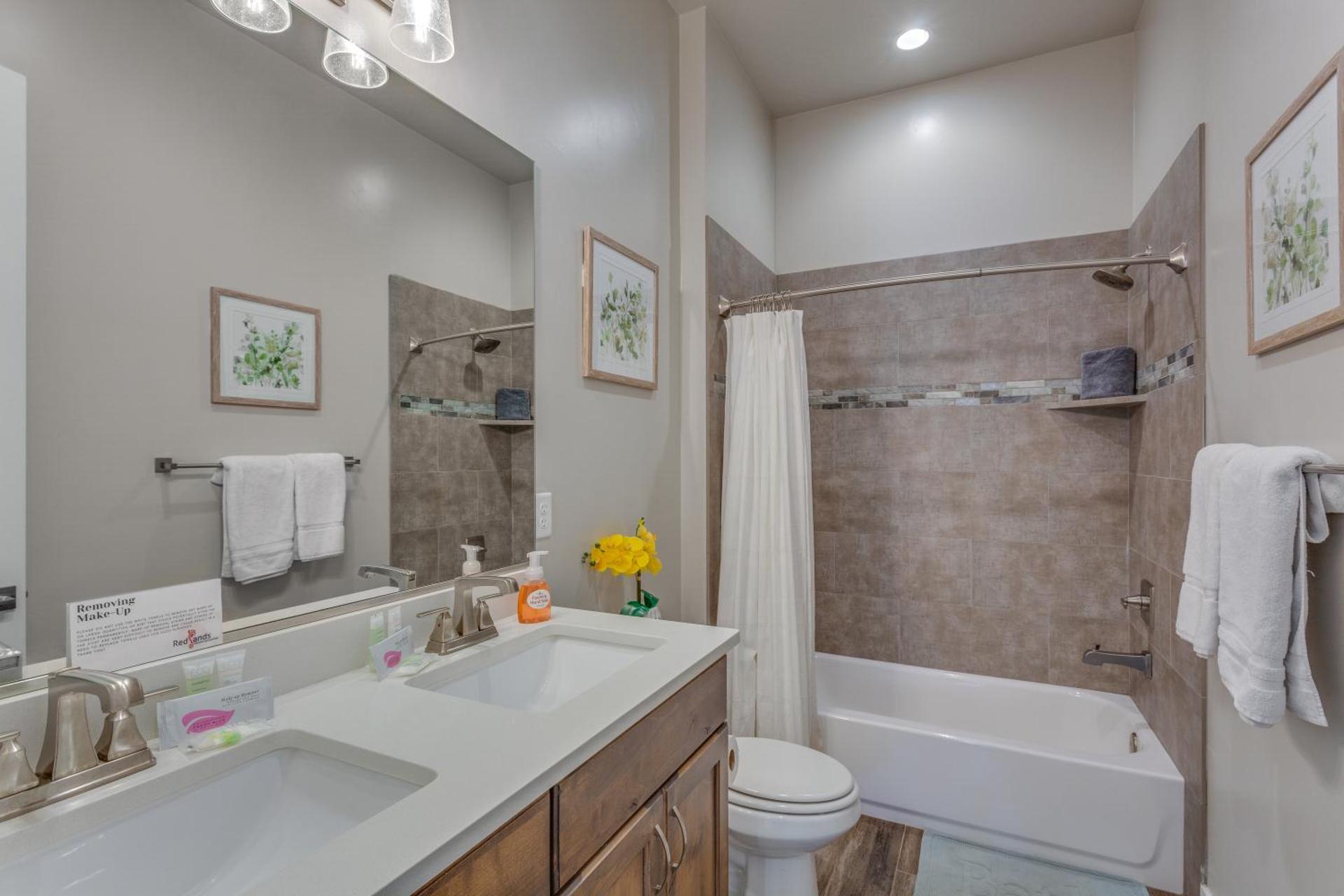 Ocotillo Springs 18 Sleeps 23, Community Pool and Hot Tub, Beautiful View of Ocotillo Springs Amenities