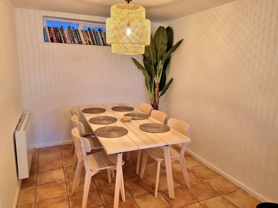 1Rosemount -Marazion - Iconic view of St Michaels Mt, Sea, Beach, 2xParking, Netflix Prime