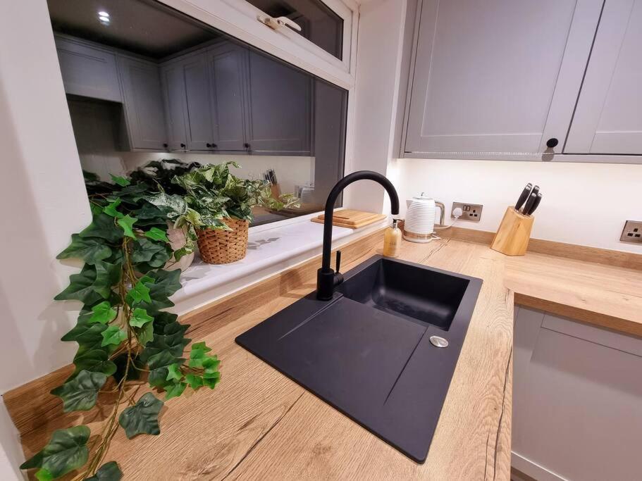 1Rosemount -Marazion - Iconic view of St Michaels Mt, Sea, Beach, 2xParking, Netflix Prime