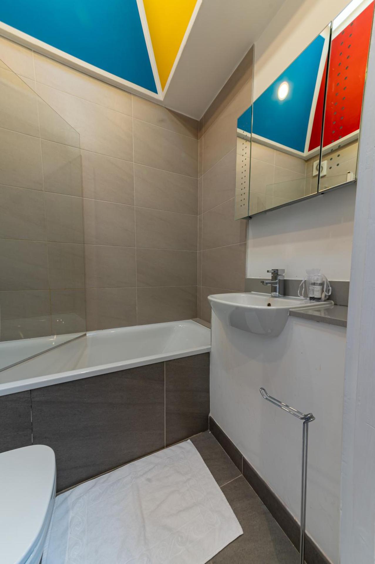 St John's Wood Retreat - 3BR - FREE Parking - Family Friendly