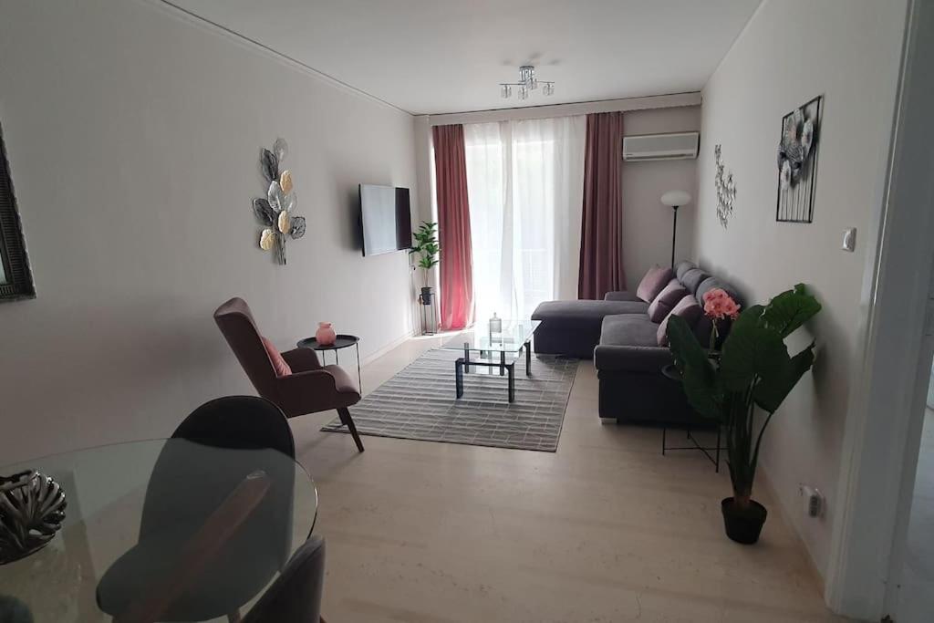 Seaside Beauty 5 min Vouliagmeni Beach