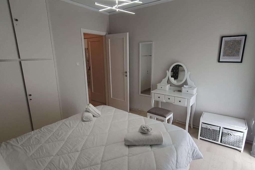 Seaside Beauty 5 min Vouliagmeni Beach