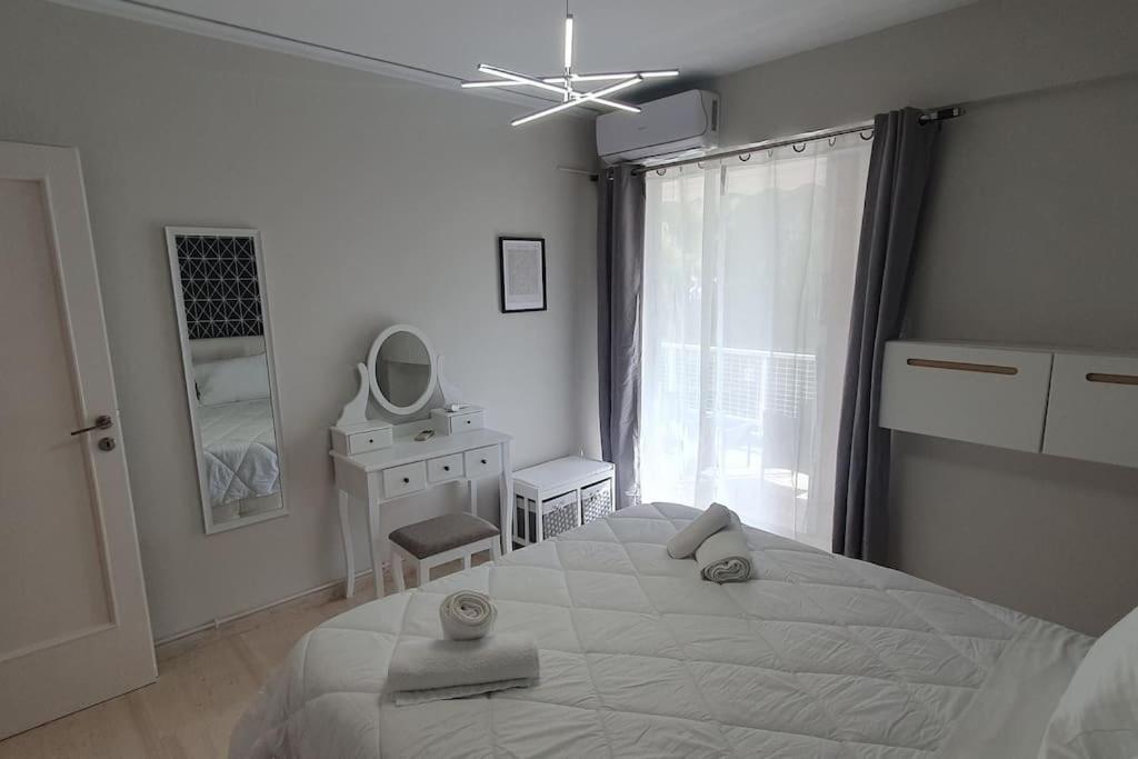 Seaside Beauty 5 min Vouliagmeni Beach