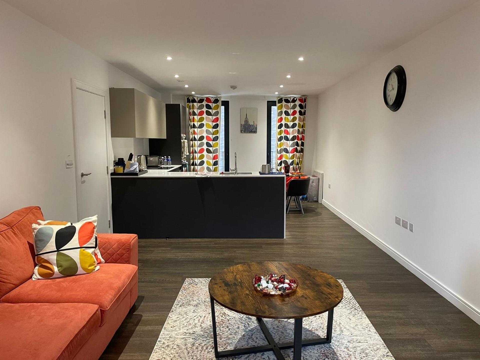 Modern en-suite room and self catering in london