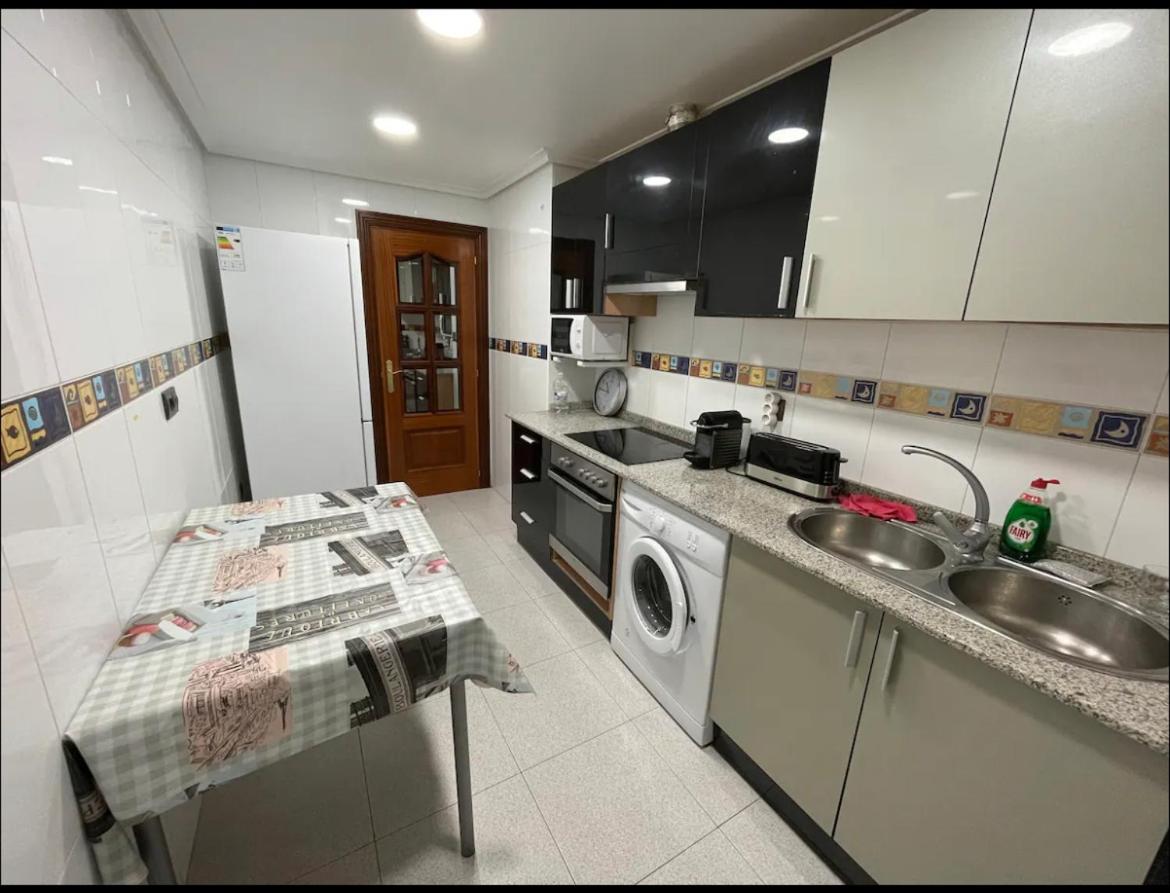 Bonito piso con aparcamiento a pie de la calle .